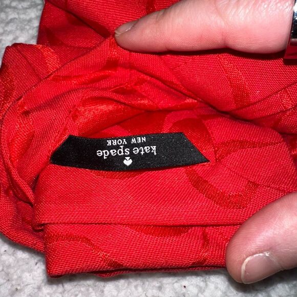 Kate Spade Cloth Napkins Set of 4 Red Bow Pattern NWT - Picture 5 of 5